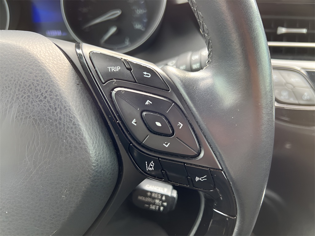 2018 Toyota C-HR XLE photo 14