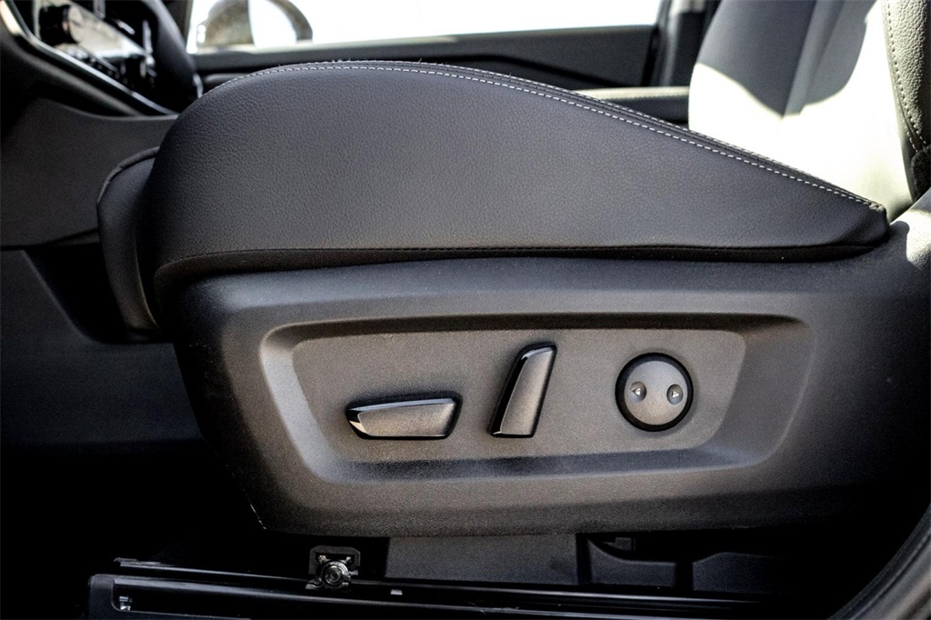 2025 Nissan Rogue SL photo 9