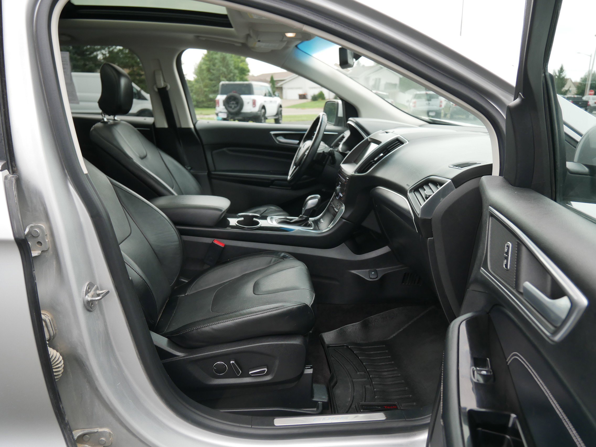 2016 Ford Edge Titanium photo 13