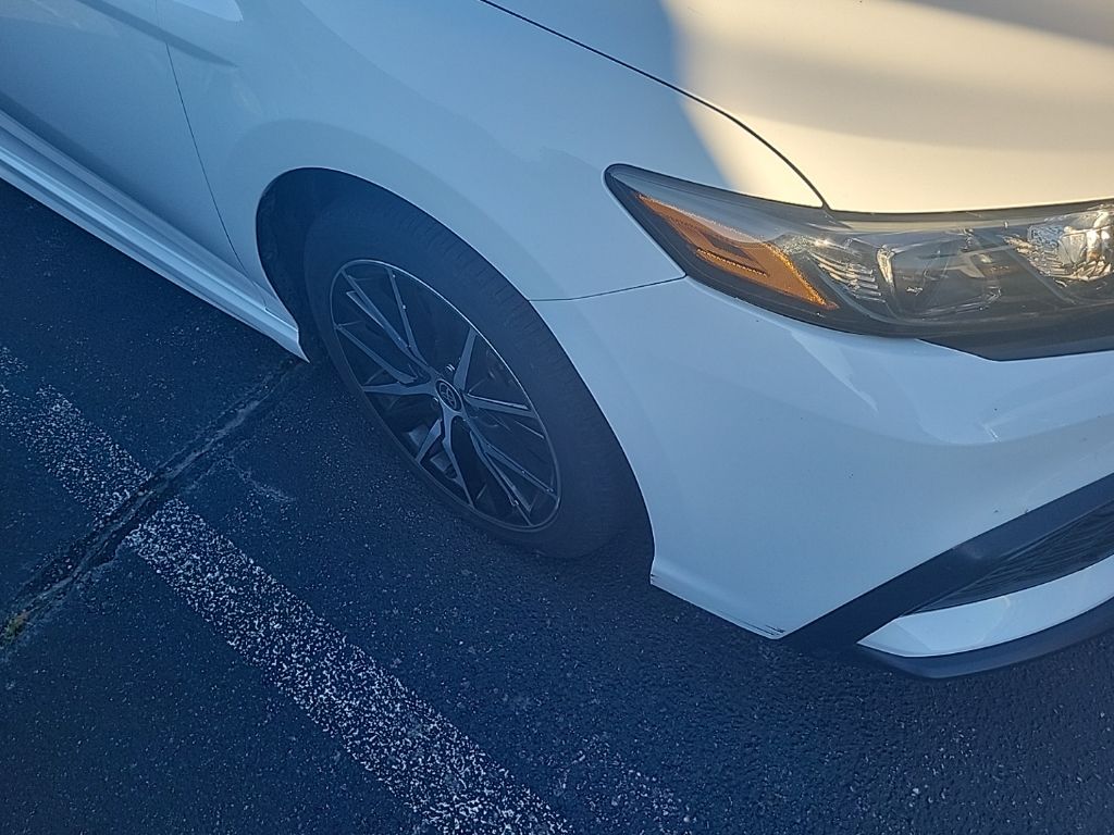 2023 Toyota Camry SE photo 4