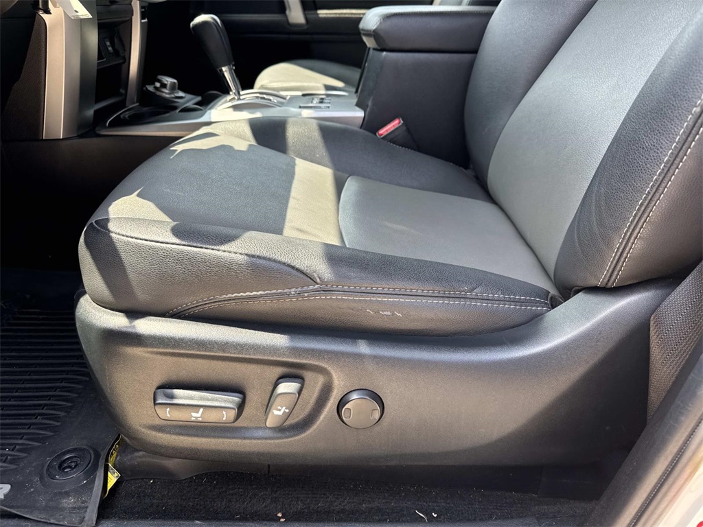 2019 Toyota 4Runner SR5 Premium photo 15