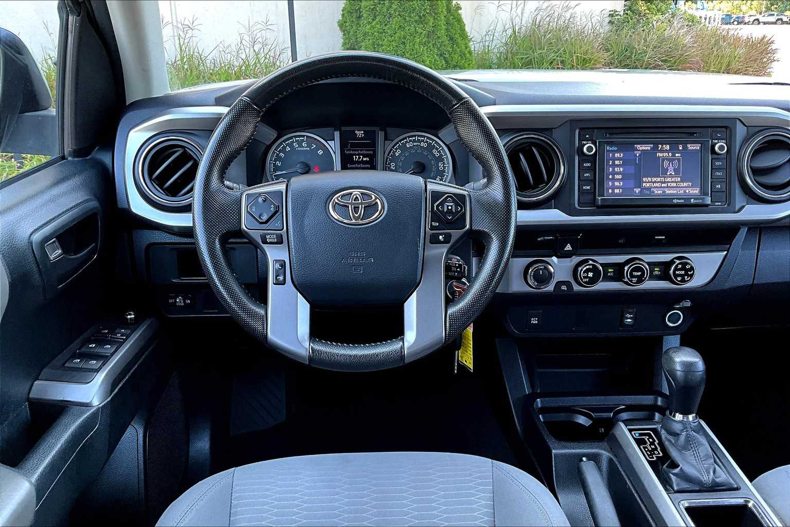 2016 Toyota Tacoma SR5 photo 5