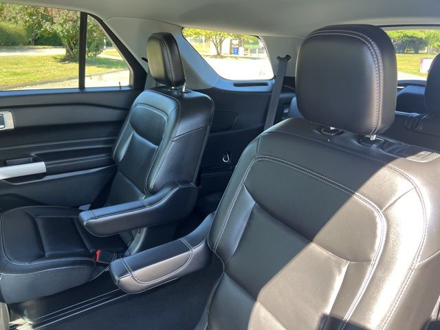2023 Ford Explorer XLT photo 24