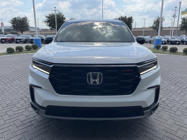 2025 Honda Pilot TrailSport photo 2