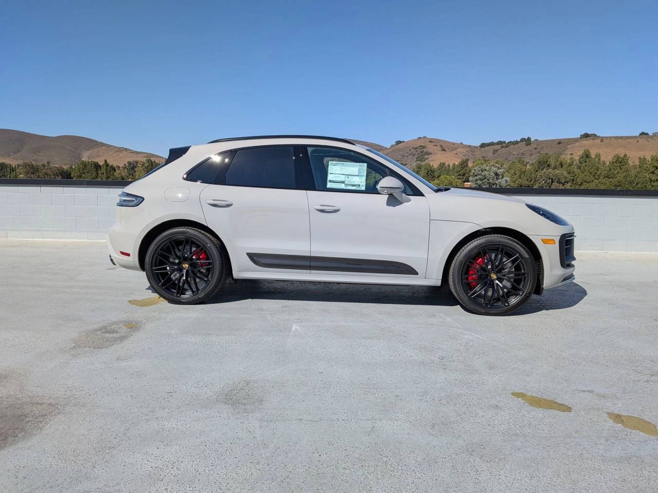 2025 Porsche Macan GTS photo 3