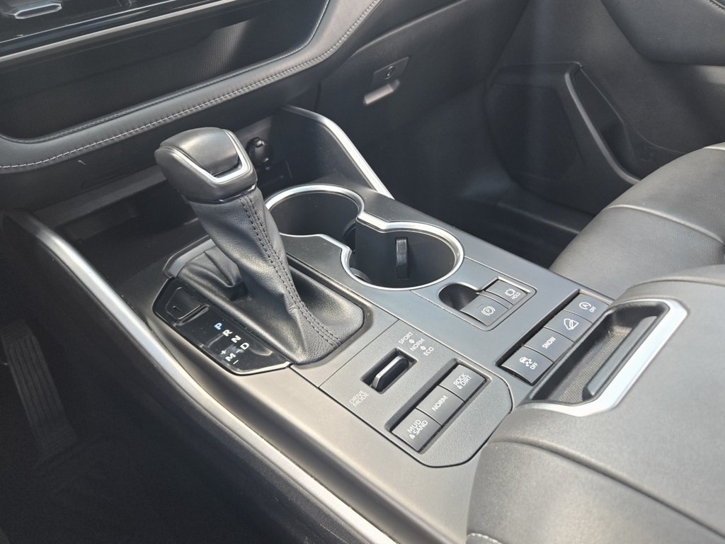 2021 Toyota Highlander XLE photo 20