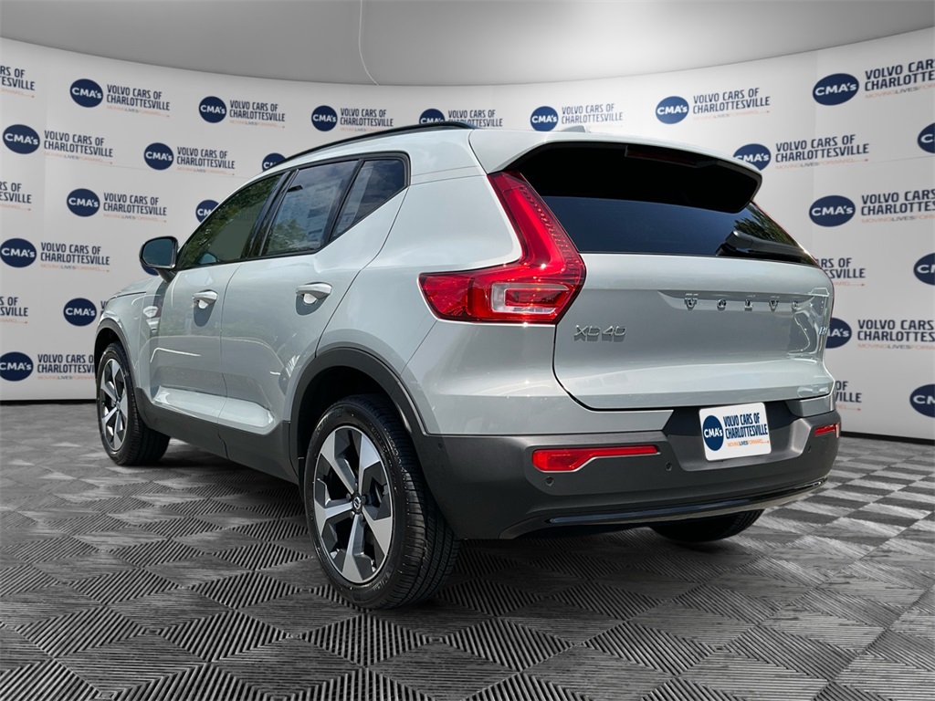 2026 Volvo XC40 AWD Plus photo 3