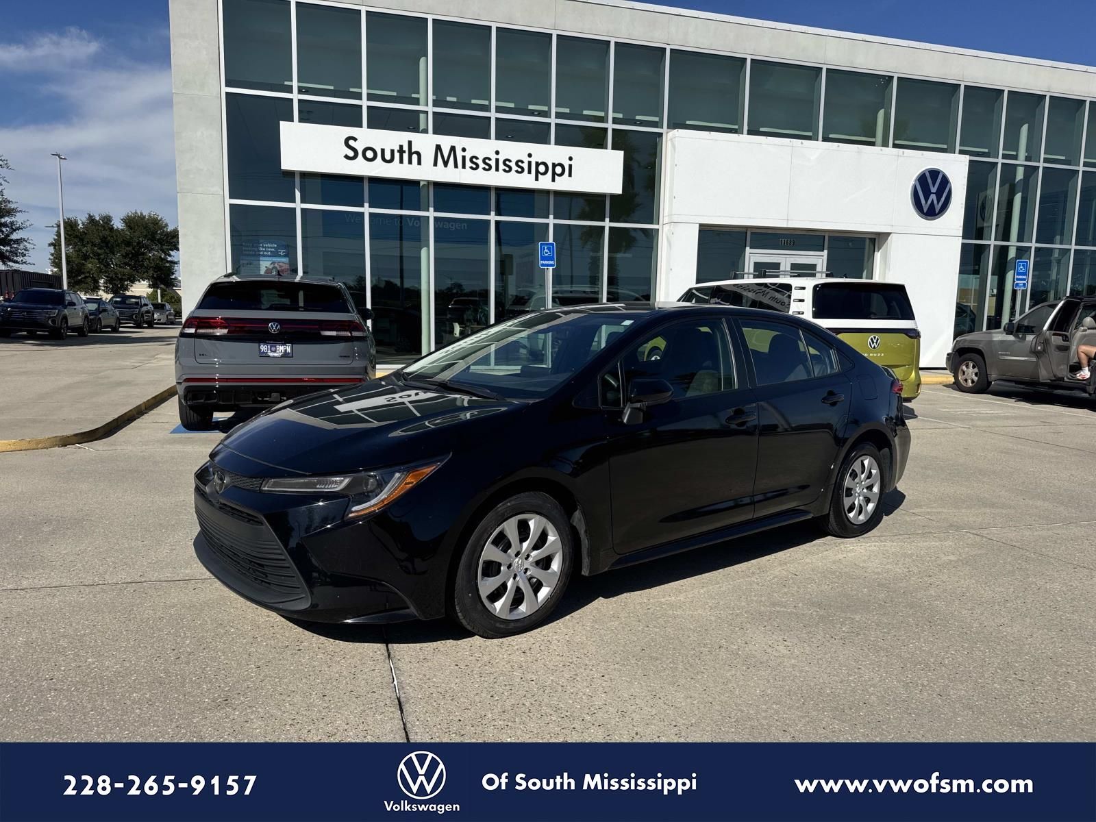 2024 Toyota Corolla LE's photo