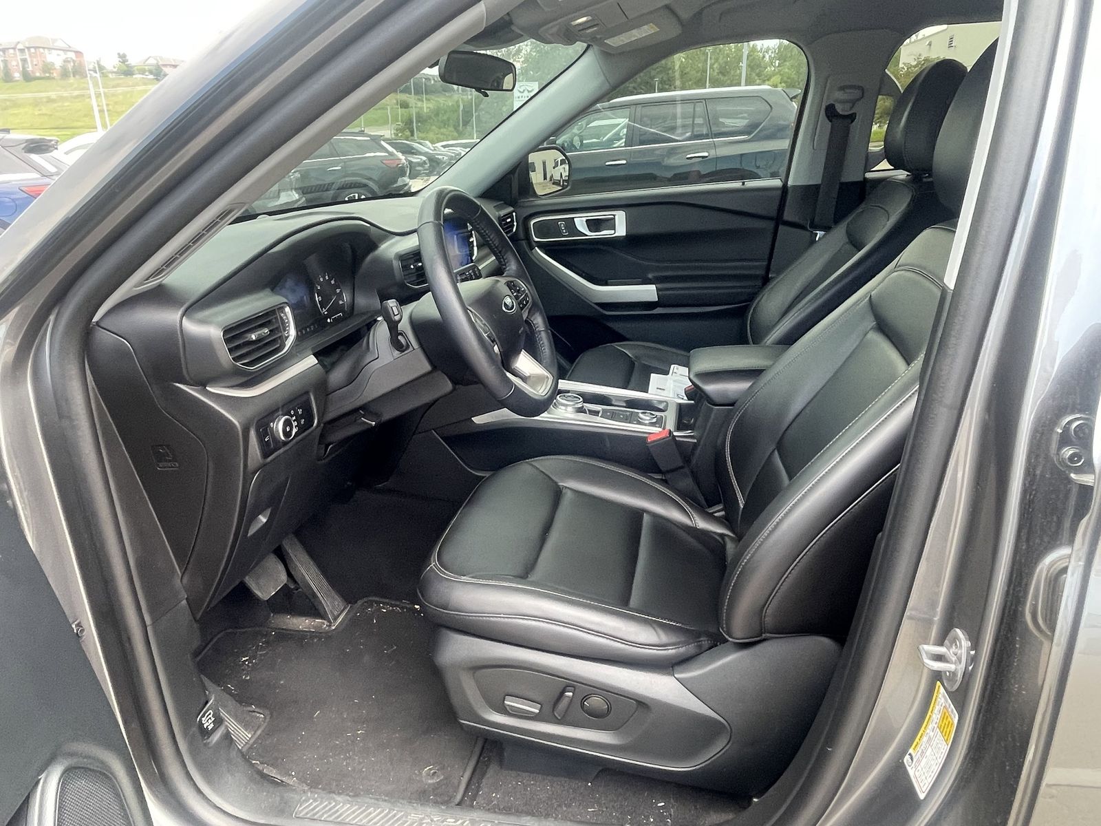 2023 Ford Explorer XLT photo 2
