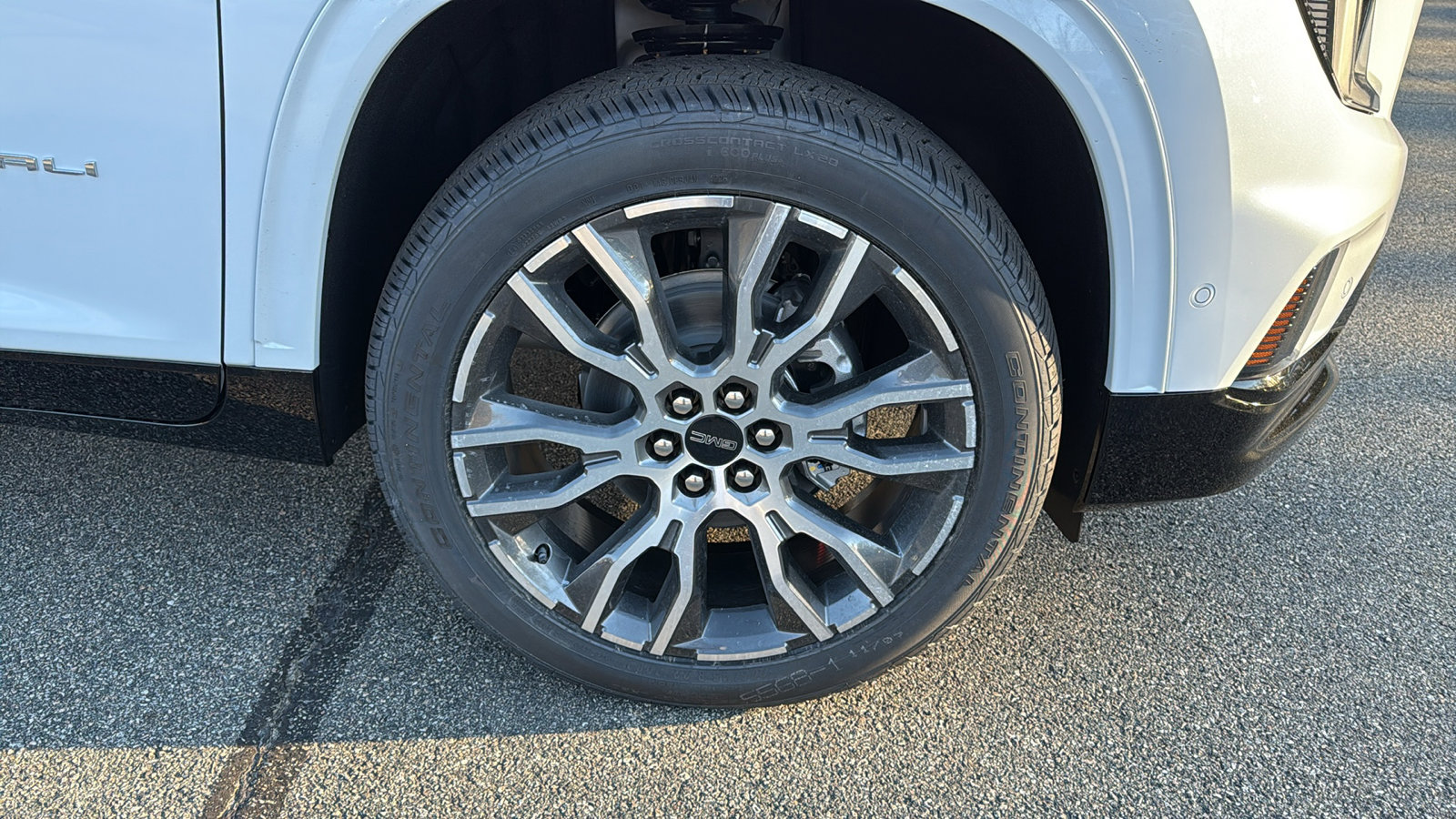 2026 Gmc Acadia Denali photo 2