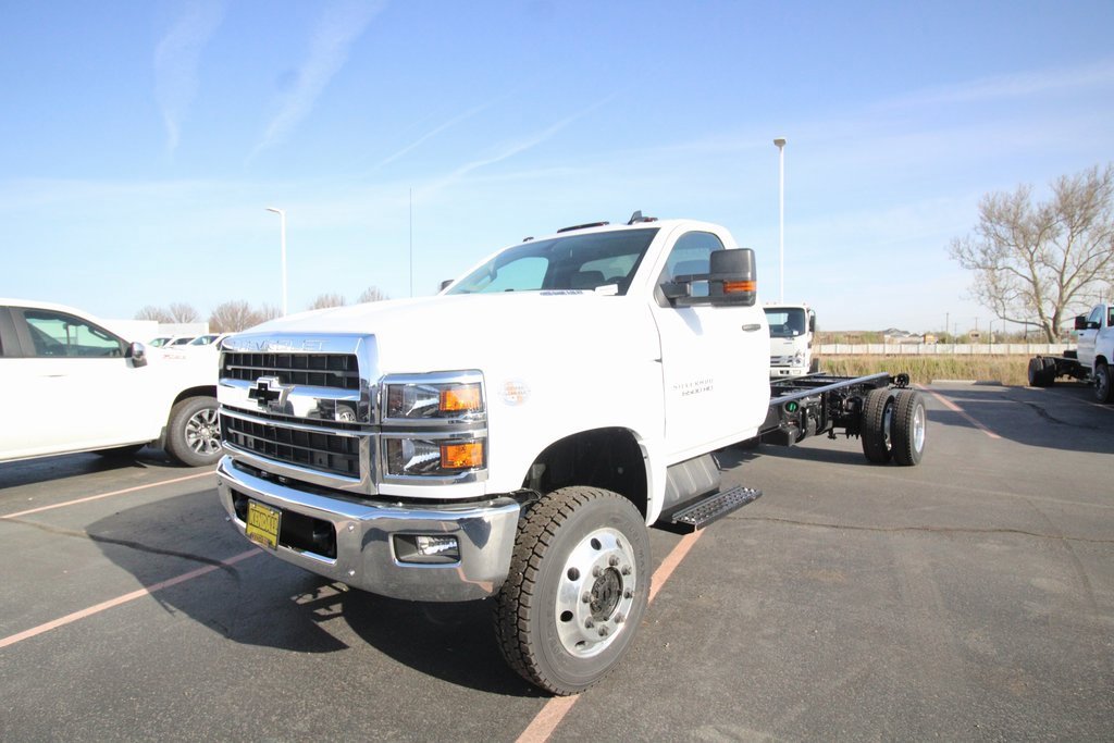2024 Chevrolet Silverado 4500 Medium Duty Chassis Cab Work Truck's photo