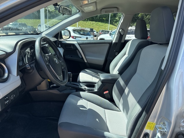 2015 Toyota RAV4 LE photo 24