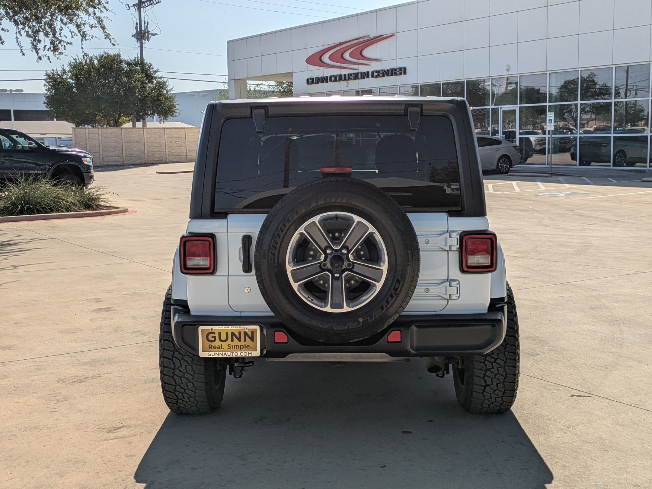 2019 Jeep Wrangler Unlimited Sahara photo 4