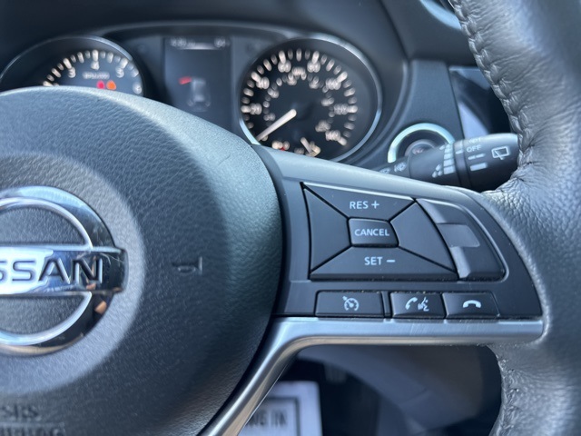 2017 Nissan Rogue SV photo 23