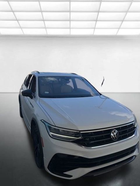 2022 Volkswagen Tiguan SE R-LINE BLACK's photo