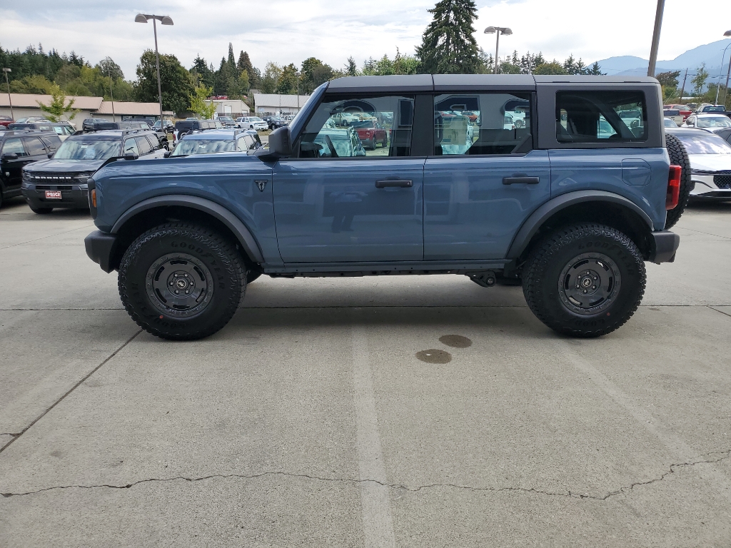 2025 Ford Bronco Base photo 3