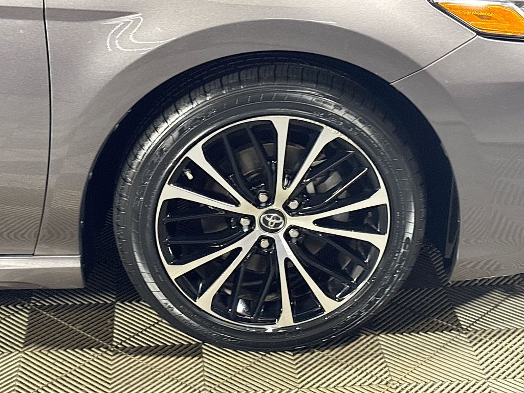 2018 Toyota Camry SE photo 20