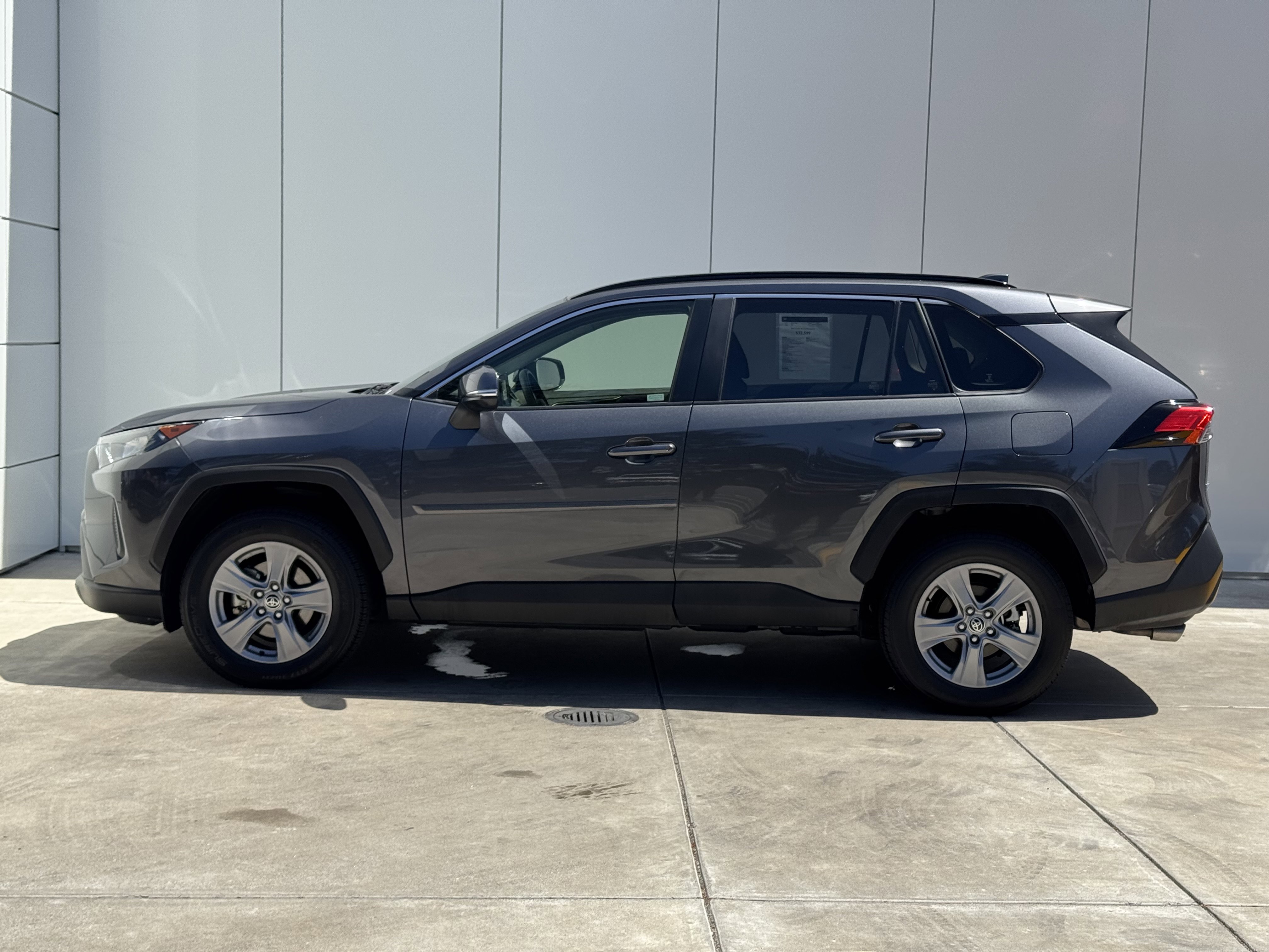 2022 Toyota RAV4 Hybrid LE photo 5