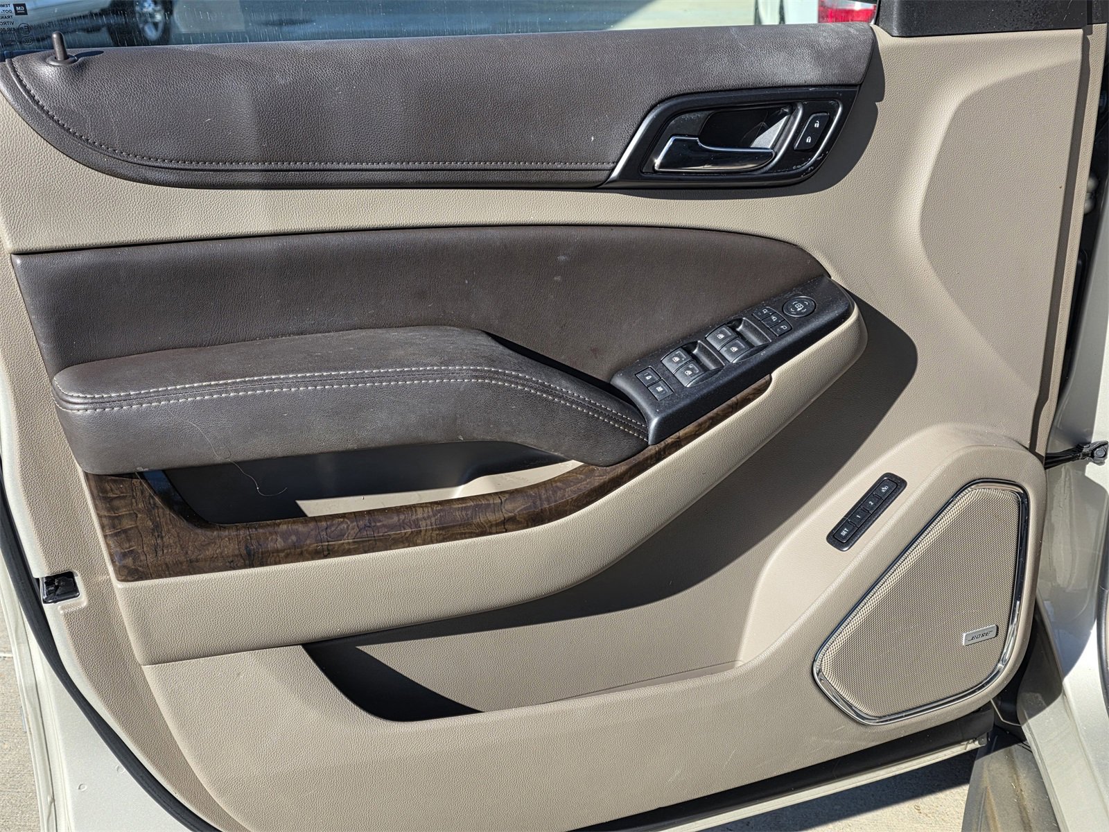 2016 Chevrolet Suburban LT photo 4