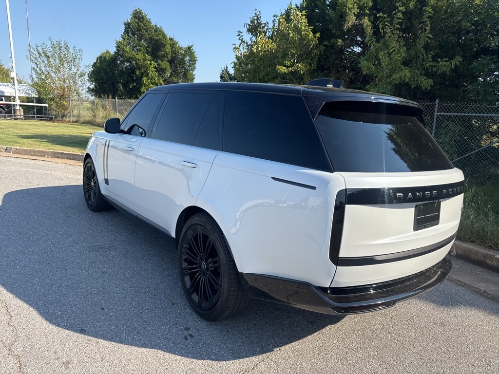 2023 Land Rover Range Rover SE photo 2