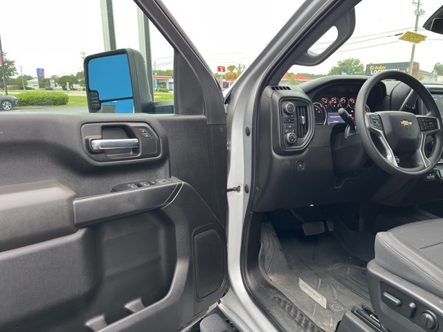2022 Chevrolet Silverado 2500HD Custom photo 3