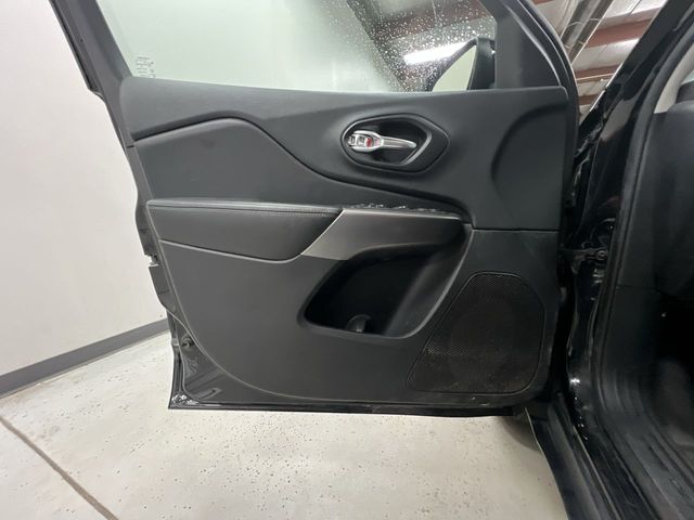 2019 Jeep Cherokee Latitude photo 17
