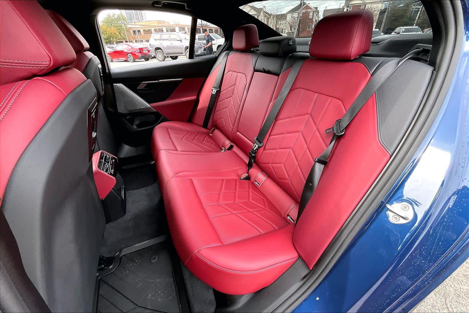 2025 BMW 5 Series 530i - Photo 18