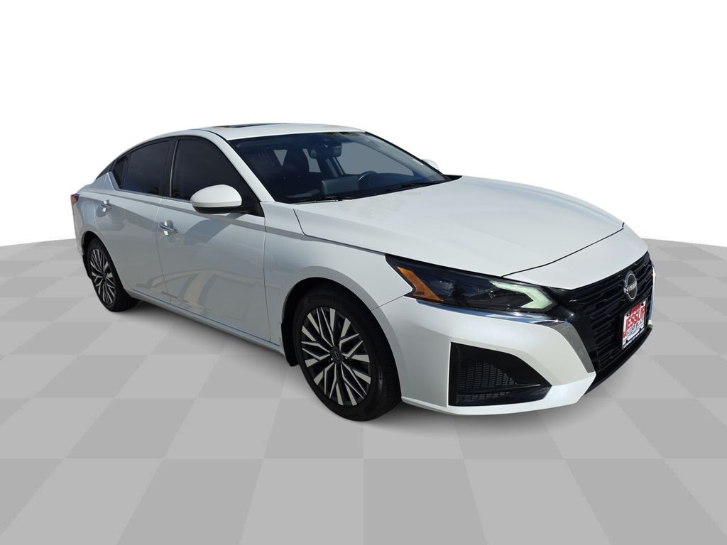 2023 Nissan Altima 2.5 SV photo 2
