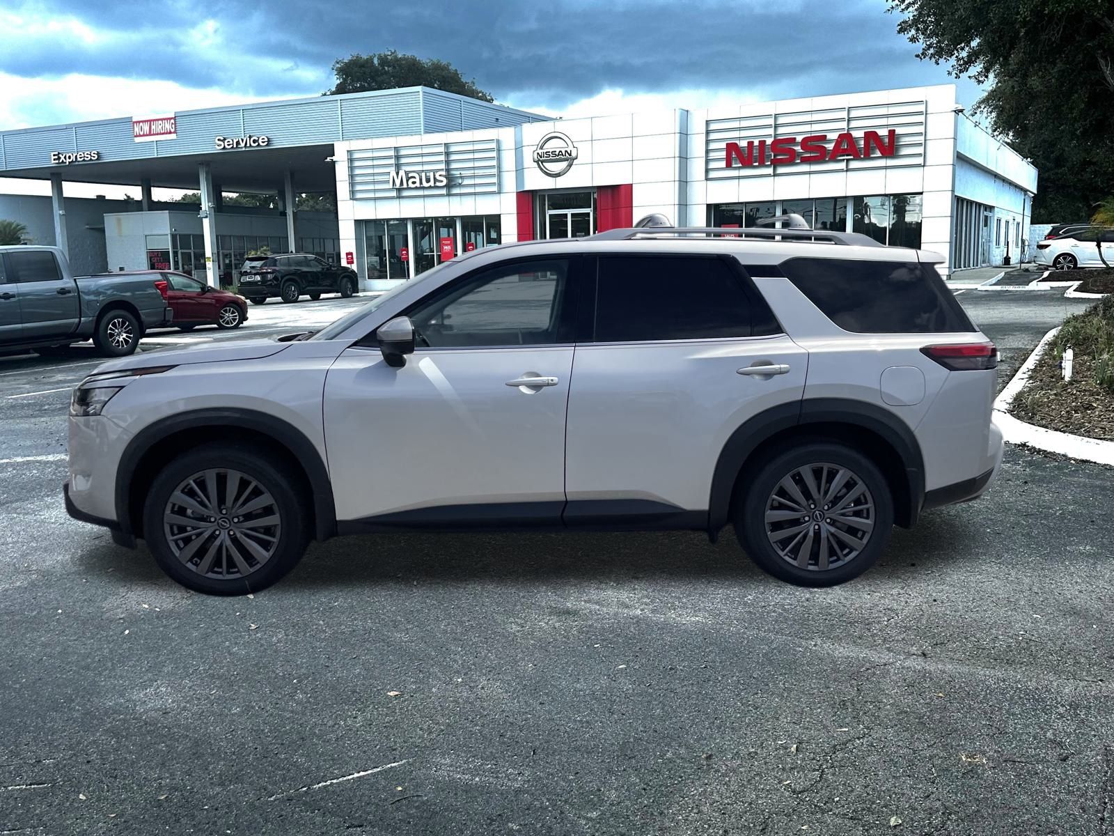 2025 Nissan Pathfinder SL photo 4