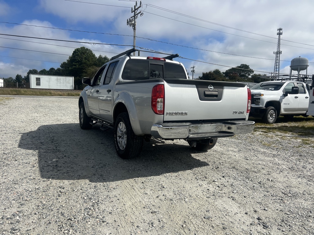 2015 Nissan Frontier SV photo 3