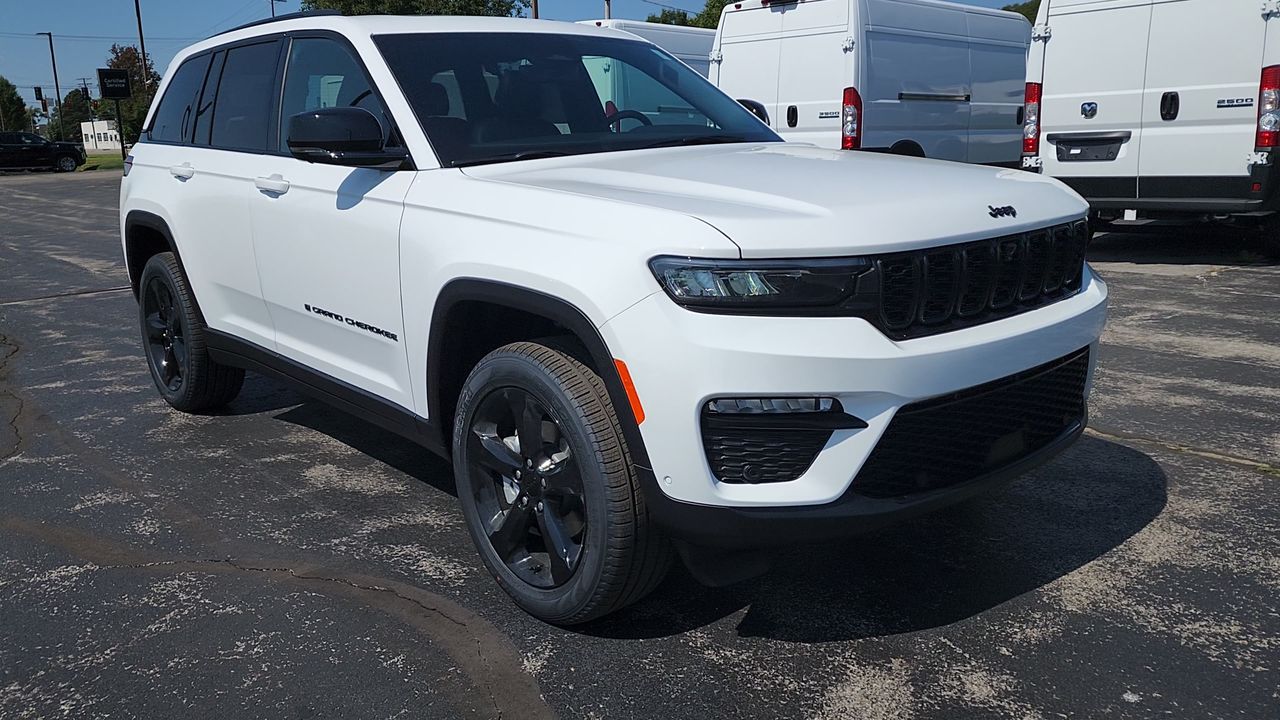 2025 Jeep Grand Cherokee Limited photo 2