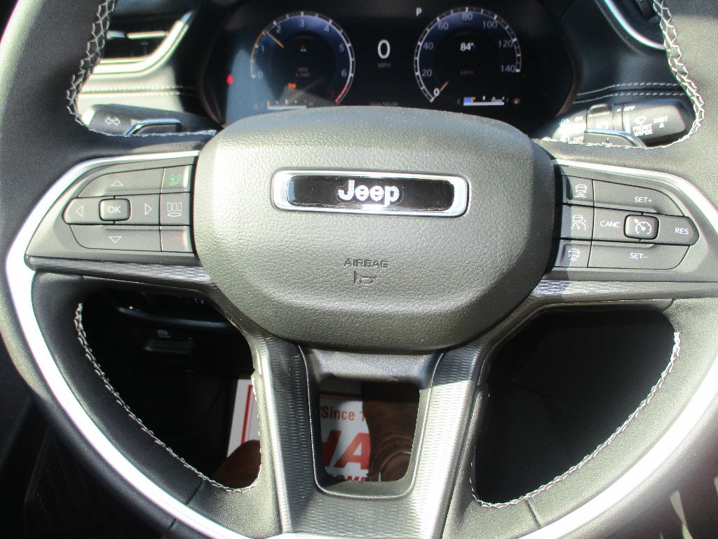 2025 Jeep Grand Cherokee Laredo X photo 8