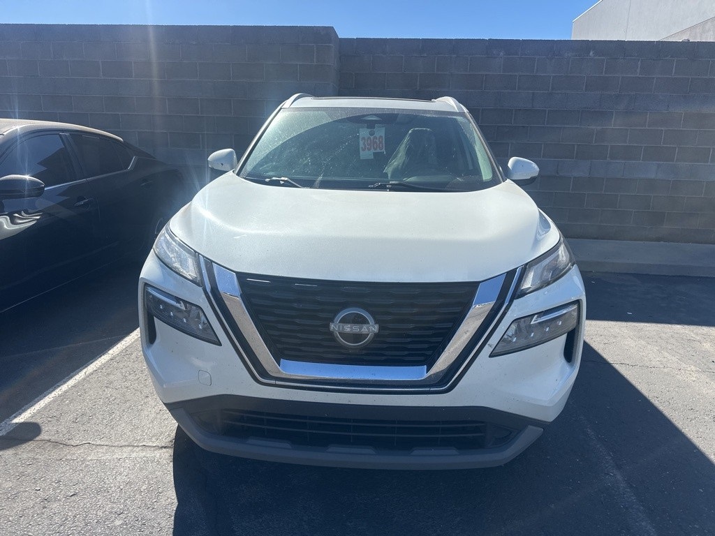 2022 Nissan Rogue SV photo 3