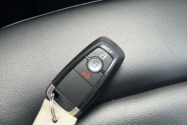 2019 Ford Edge SEL photo 24