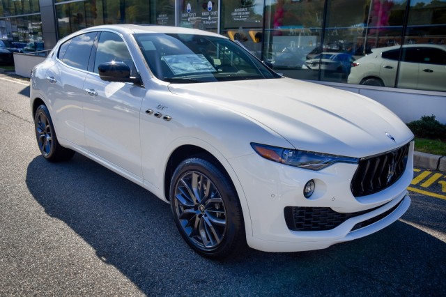 2024 Maserati Levante GT photo 3