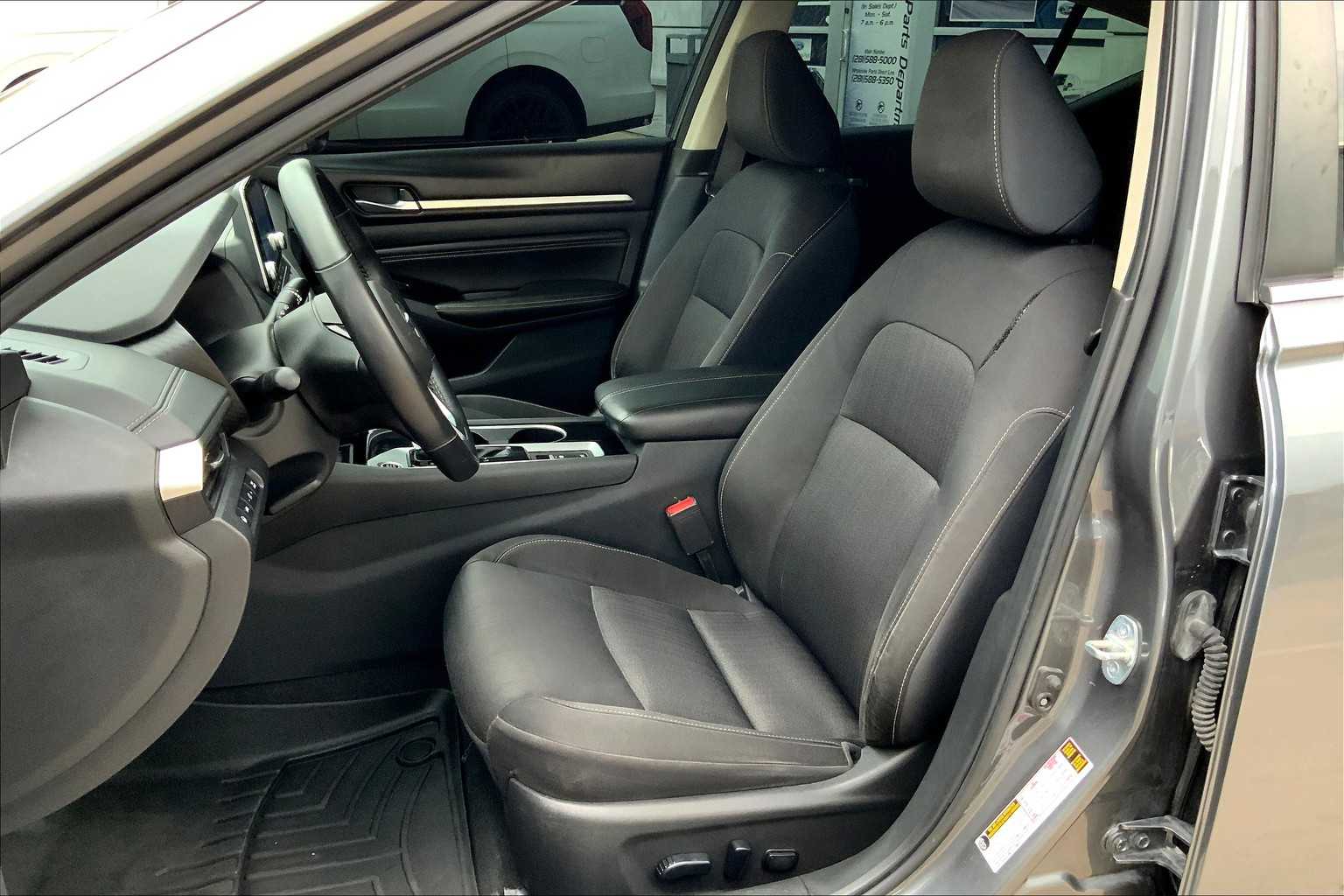 2021 Nissan Altima 2.5 SV photo 7