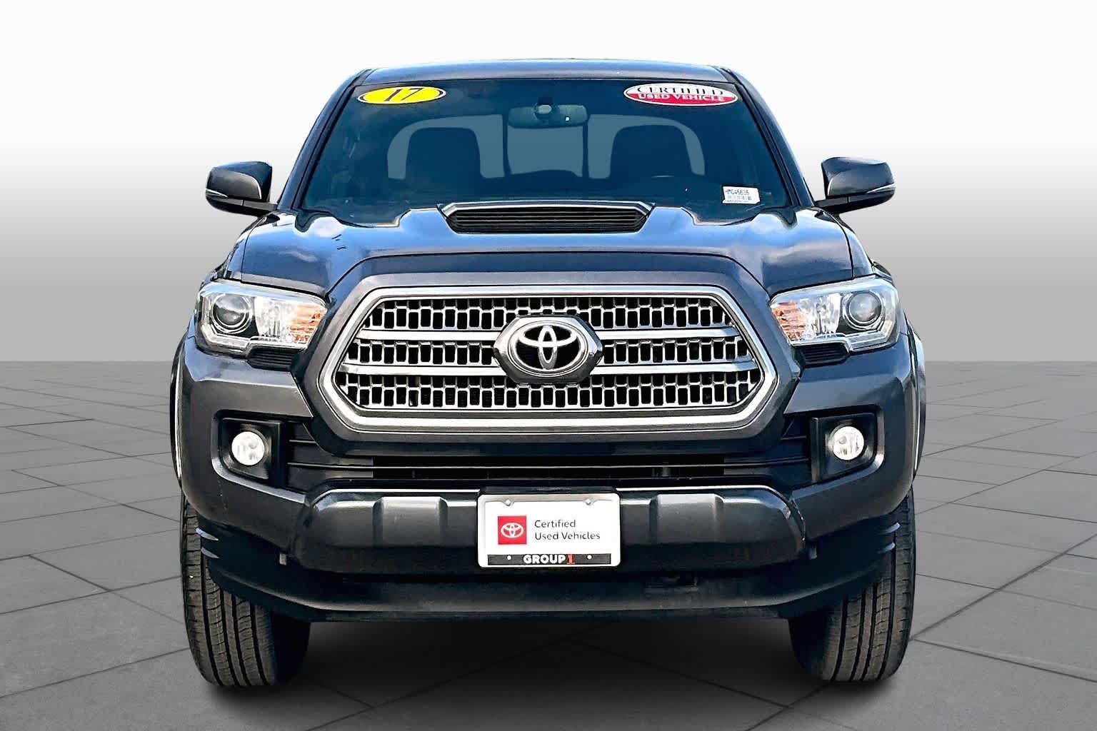 2017 Toyota Tacoma TRD Sport Double Cab V6 photo 3
