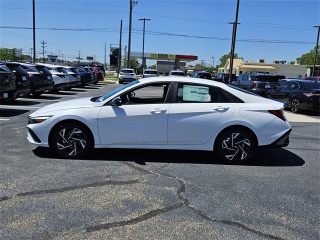 2025 Hyundai Elantra SEL Sport photo 4