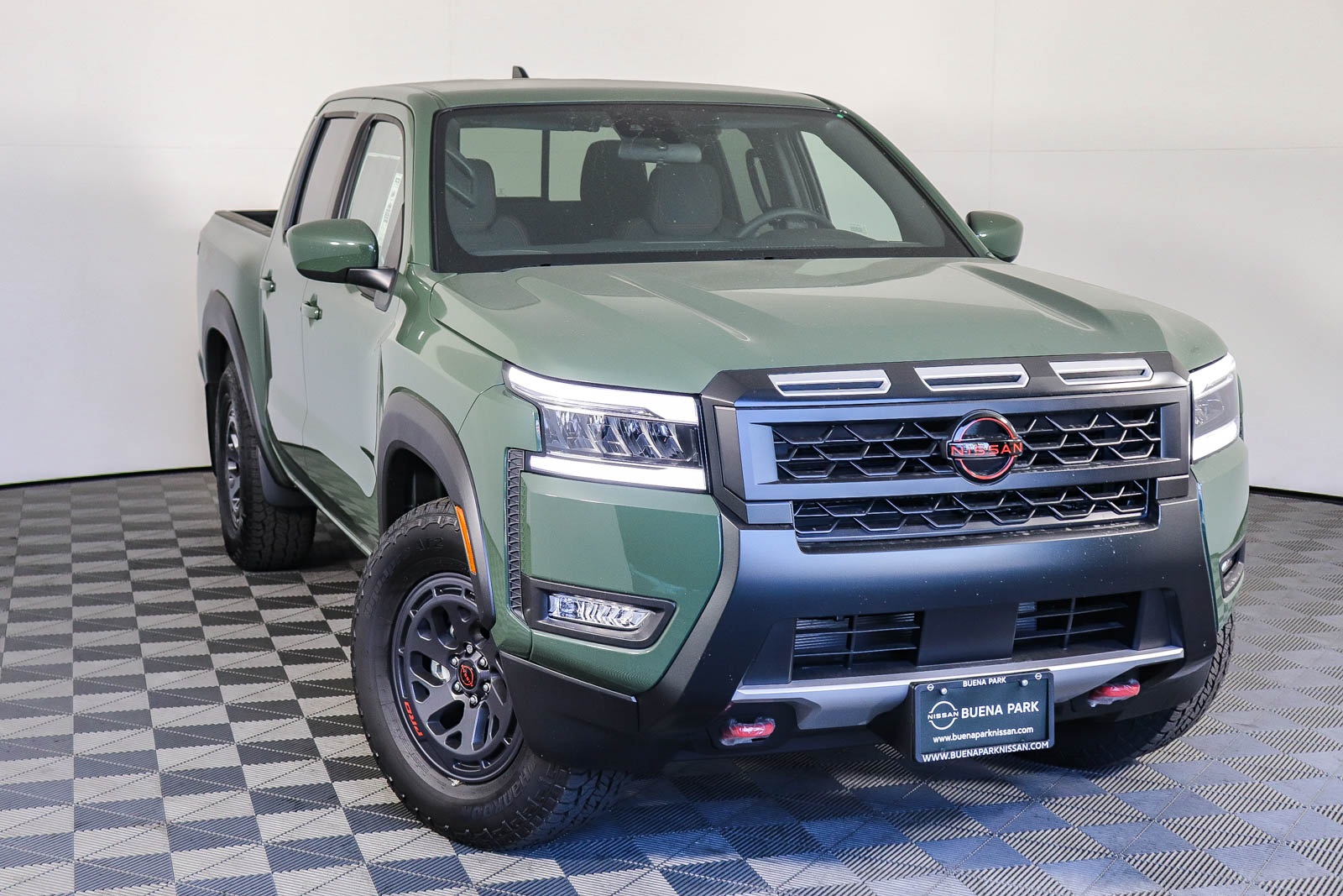 2025 Nissan Frontier PRO-X's photo