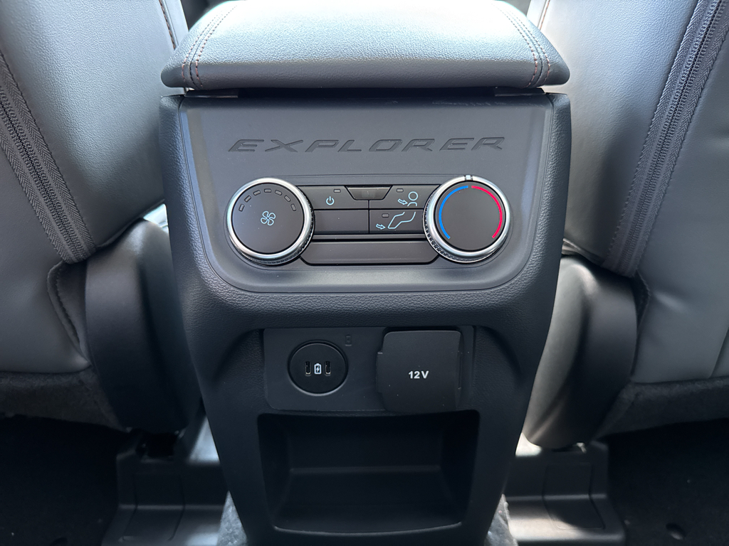 2025 Ford Explorer photo 35