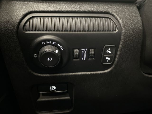 Certified Used 2024 Baltic Gray Metallic Clearcoat Jeep Series II image 26