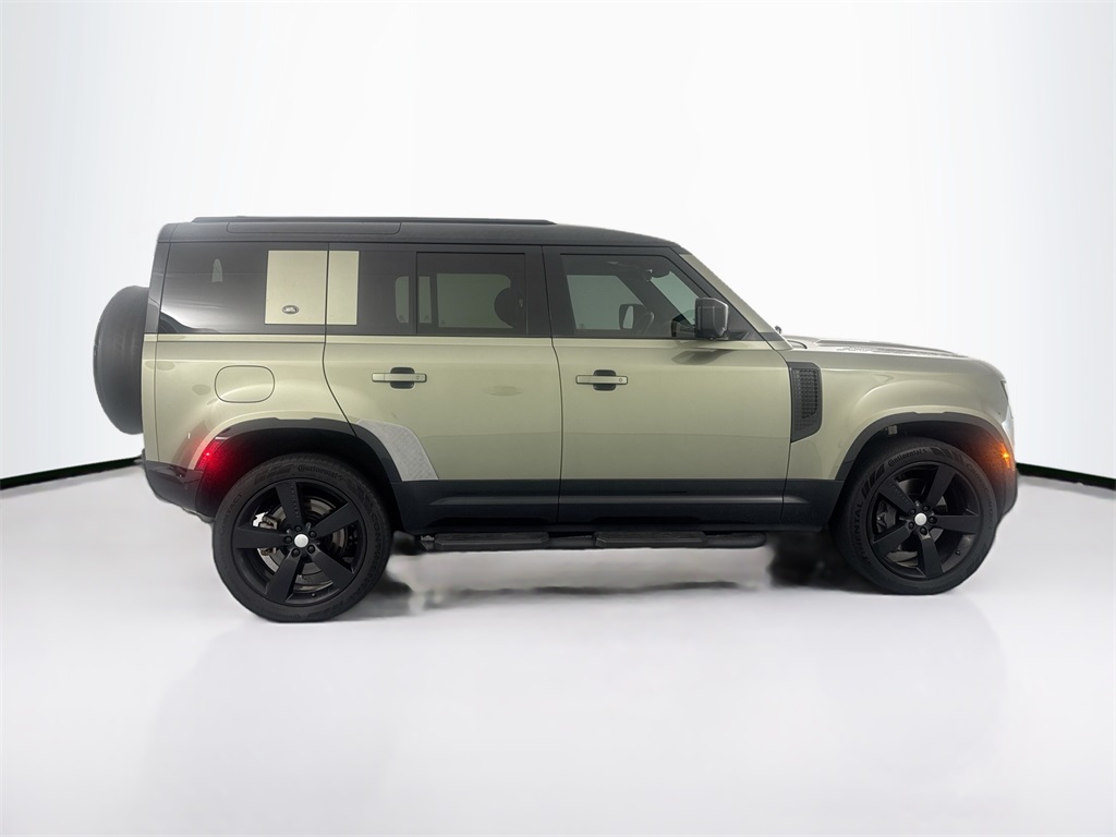2023 Land Rover Defender 110 X-Dynamic SE photo 4
