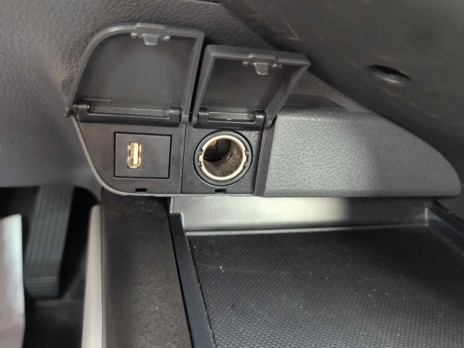 2022 Toyota Camry Hybrid LE SE photo 21
