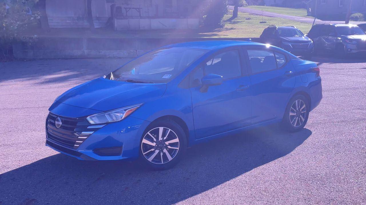 2023 Nissan Versa SV photo 4