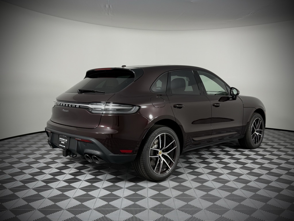 2025 Porsche Macan T photo 8