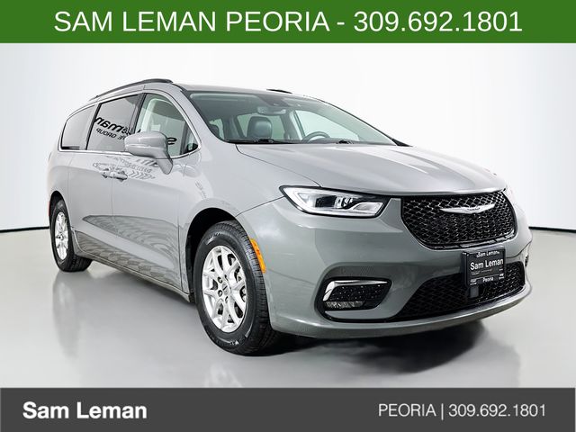 2022 Chrysler Pacifica Touring L's photo