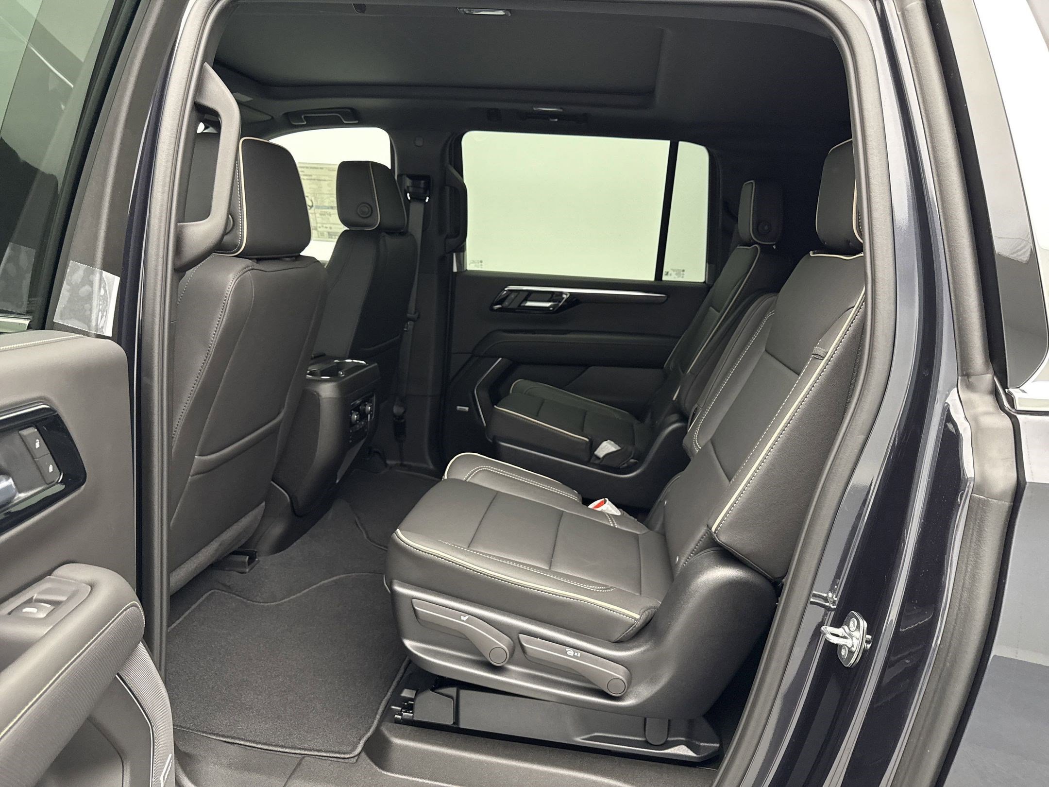 2025 Chevrolet Suburban Premier photo 9