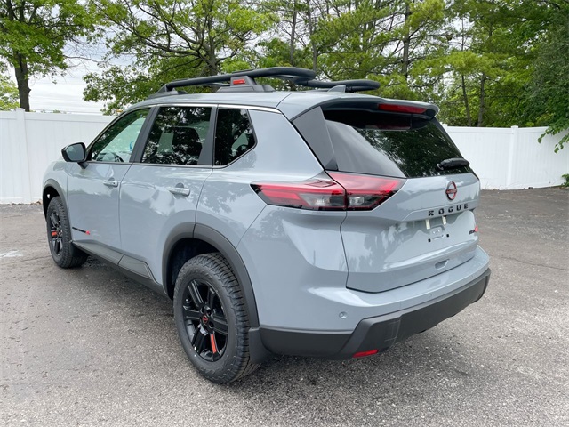 2025 Nissan Rogue SV photo 5