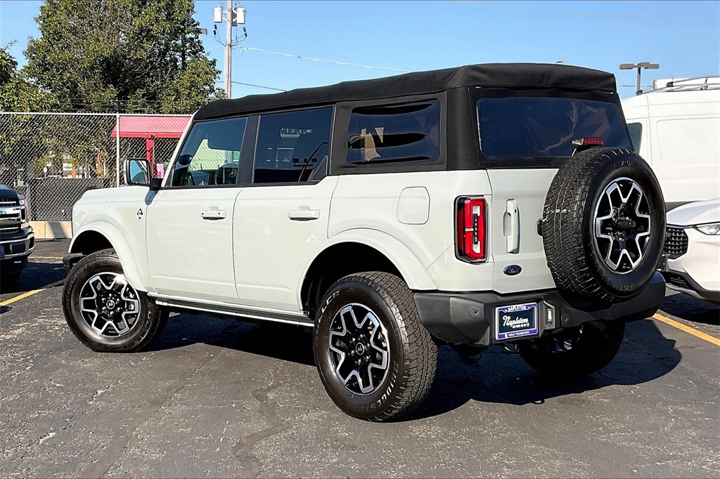 2021 Ford Bronco Outer Banks photo 9