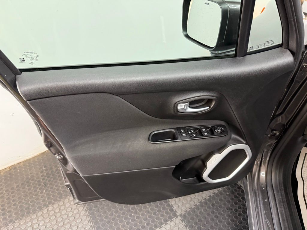 2020 Jeep Renegade Latitude photo 14